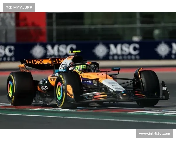 排位赛:维斯塔潘夺杆位,迈凯伦双雄列二三位 排位赛:维斯塔潘夺杆位,迈凯伦双雄列二三位