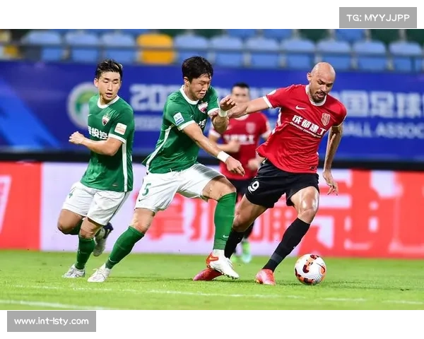 半程总结：成都蓉城把握积分优势领跑，黑马云南玉昆表现抢眼