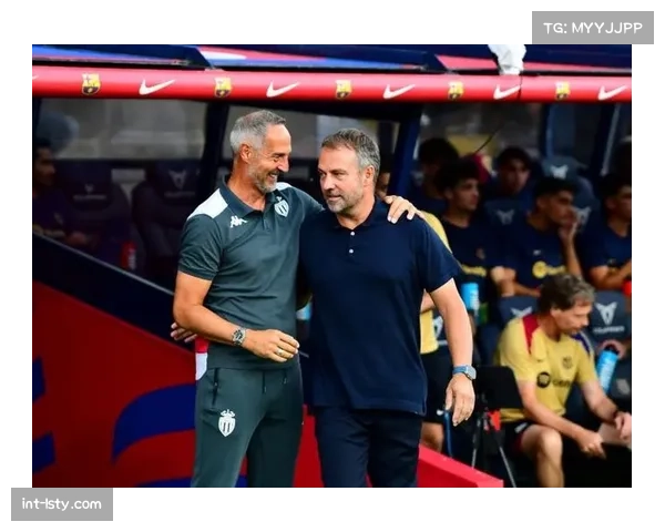 场边的父亲：摩纳哥主帅许特尔与儿子在看台的温情瞬间